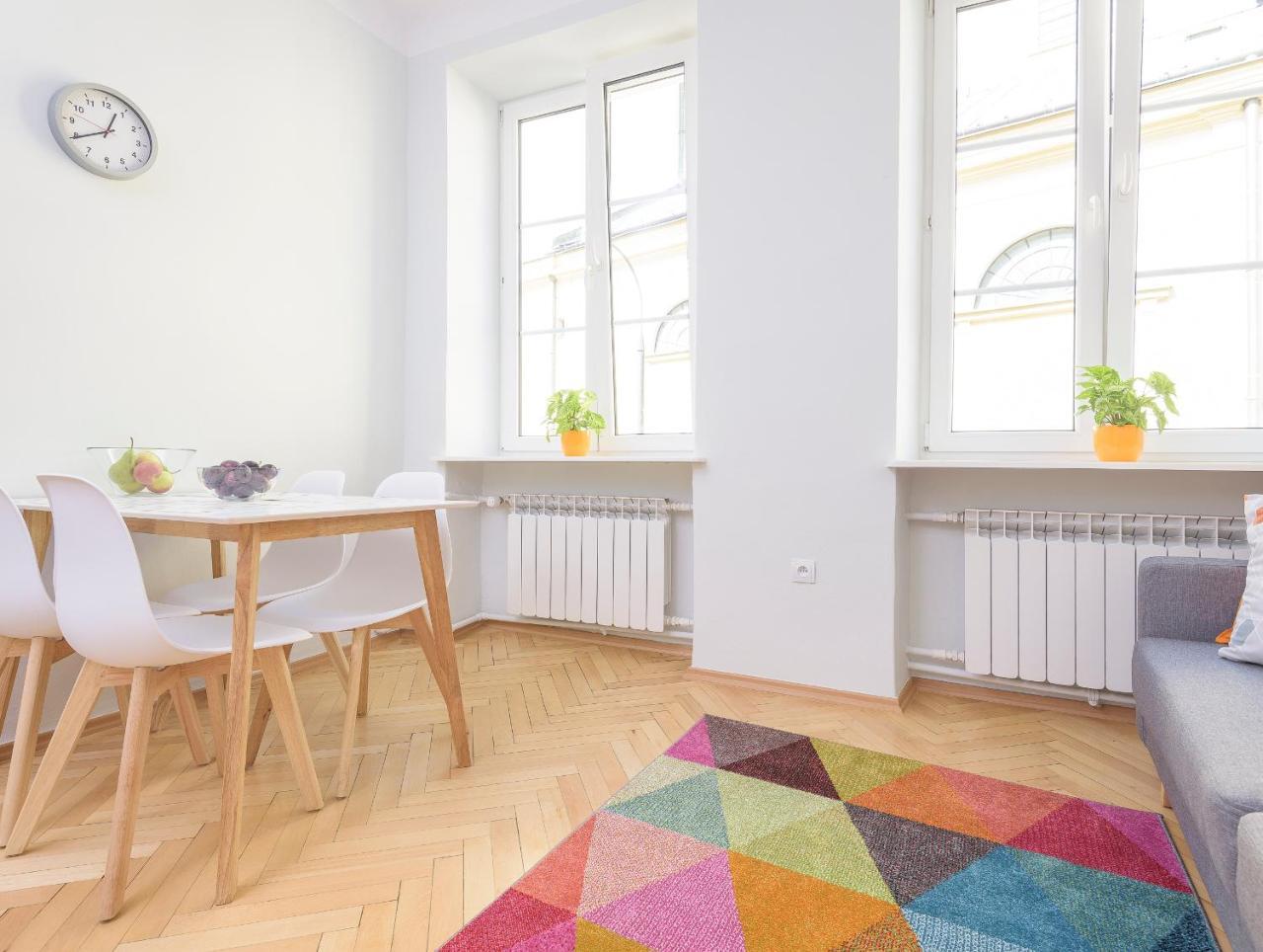 Bright And Modern Apartment In The Heart Of The Old And New Town Varşovia Exterior foto