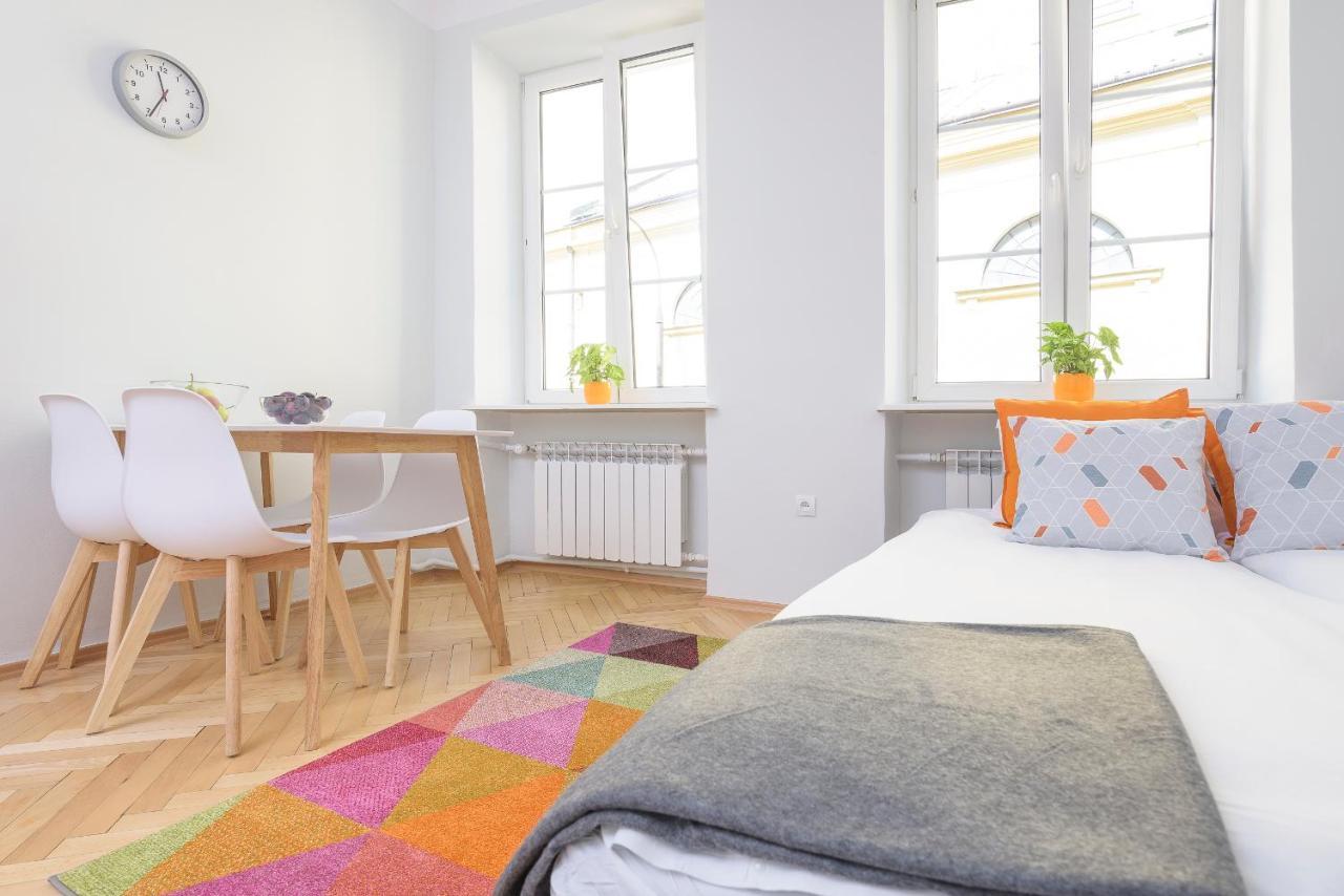 Bright And Modern Apartment In The Heart Of The Old And New Town Varşovia Exterior foto